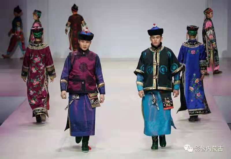 kok电竞网页登录学生乌日嘎在第十五届蒙古族服饰艺术节决赛中铜奖